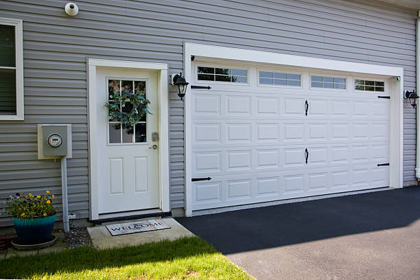 24/7 Emergency Garage Door Panel Replacement experts in Linda, CA